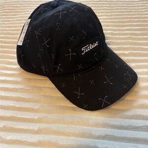NWT Titleist Black Hat with Club Pattern